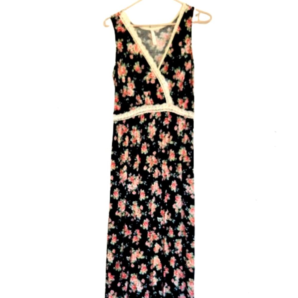 Gilli USA Maxi Dress, Black knit crochet trim, Grannycore, Cottagecore Sleeveles